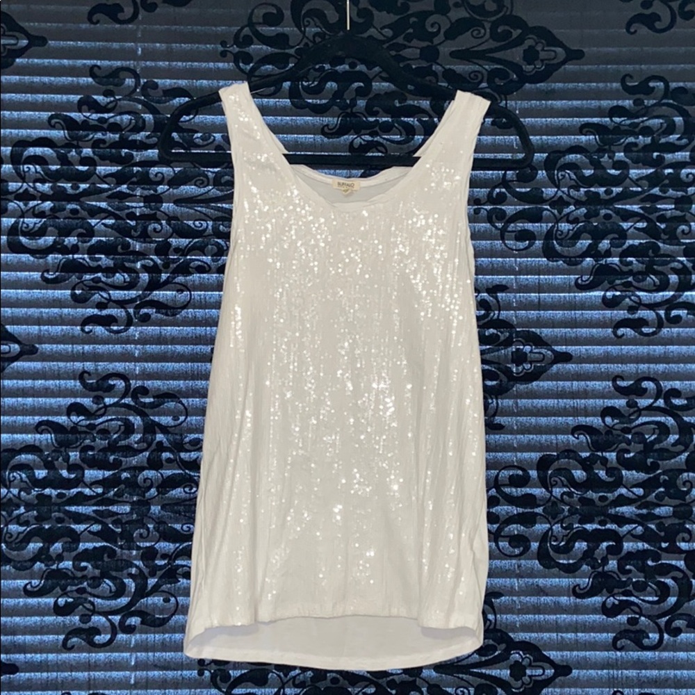 Sparkle with this cute white sequinned tank top 🥰